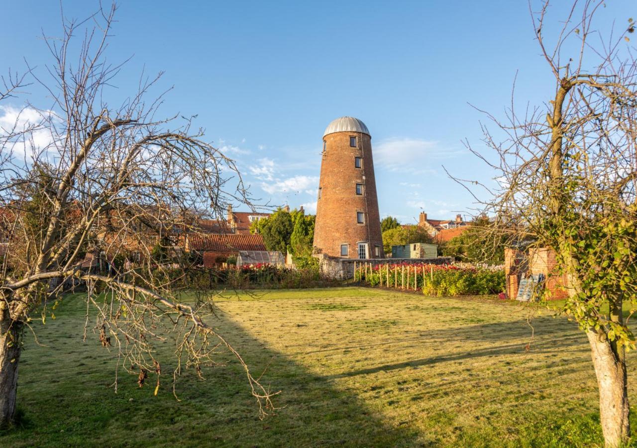 The Old Windmill Villa Къркбимурсайд Екстериор снимка